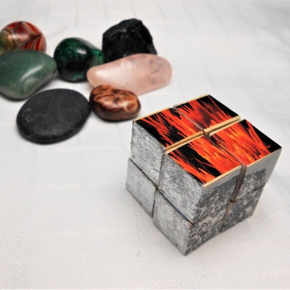 No. 2 Mini 10-sided puzzle with 8 collages pieces - Picture 5 of 5